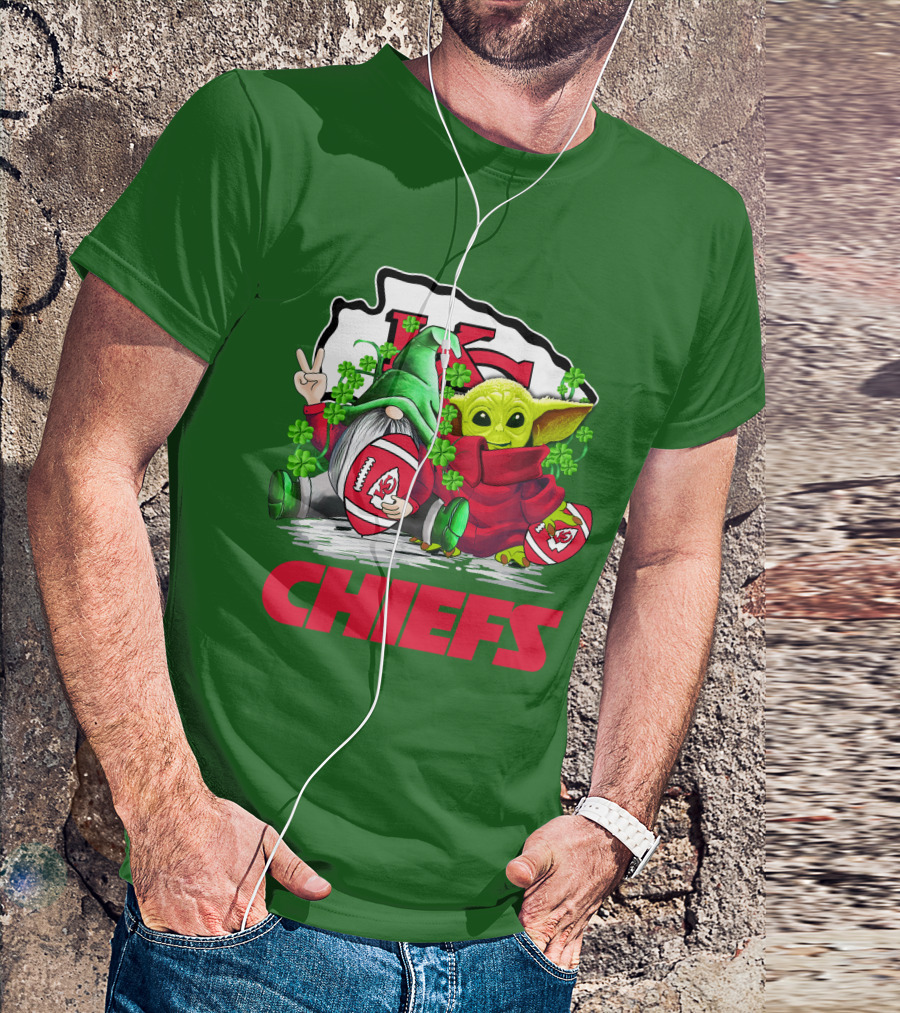 Kansas City Chiefs St. Patrick's Day Football Gnome And Baby Alien T-Shirt