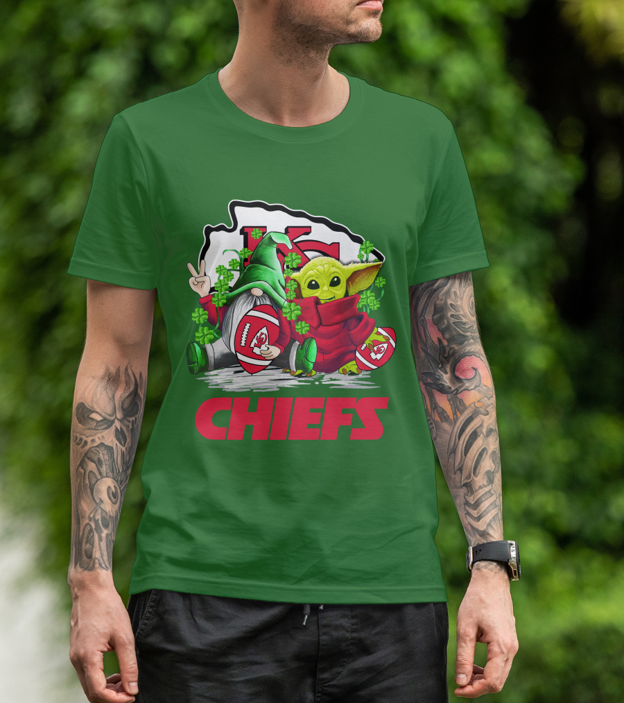 Kansas City Chiefs St. Patrick's Day Football Gnome And Baby Alien T-Shirt