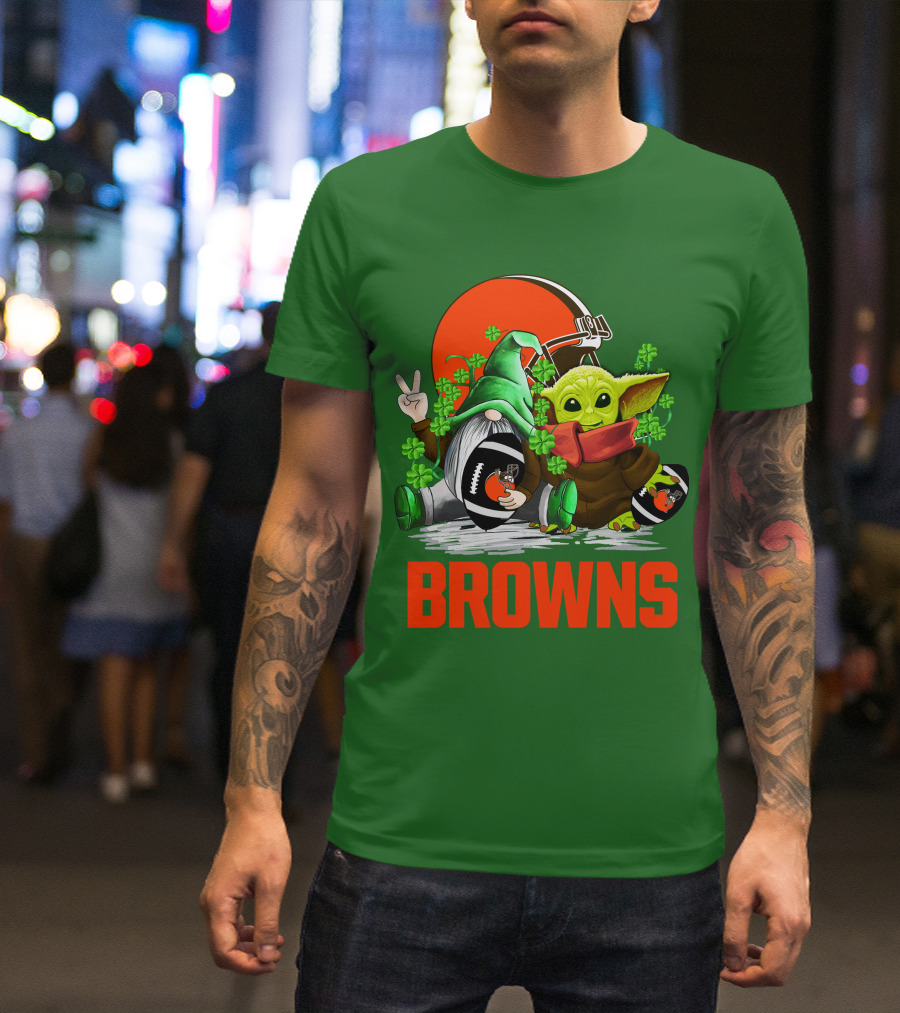 Cleveland Browns Football St. Patrick's Day Gnome And Baby Yoda T-Shirt