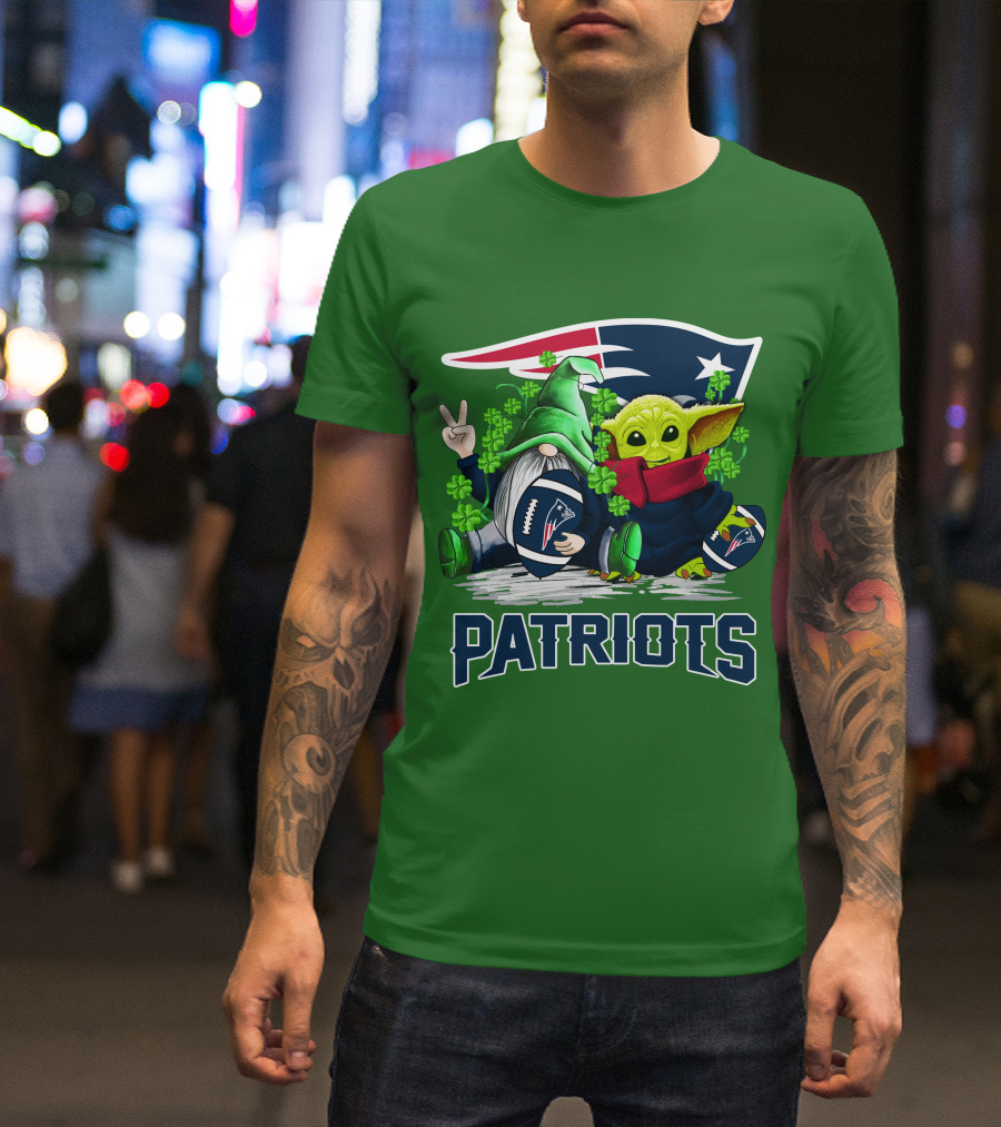 New England Patriots St. Patrick's Day Gnome And Green Alien Football T-Shirt