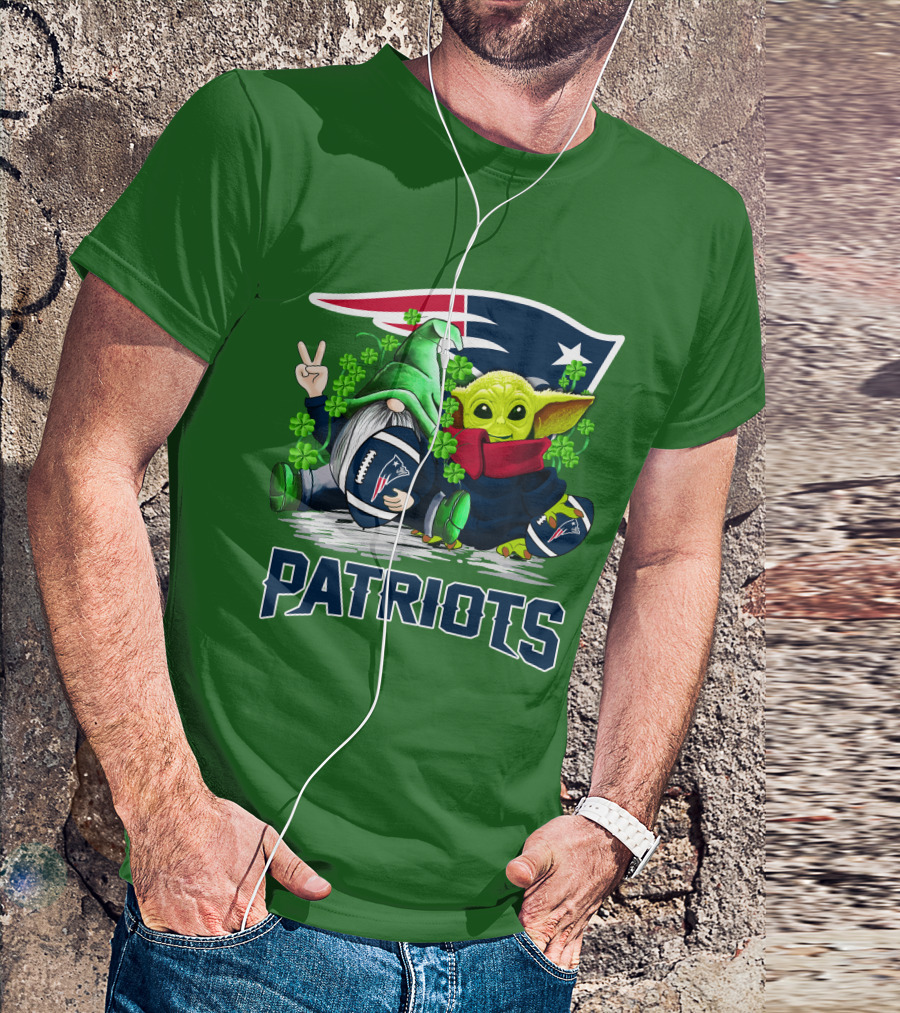 New England Patriots St. Patrick's Day Gnome And Green Alien Football T-Shirt