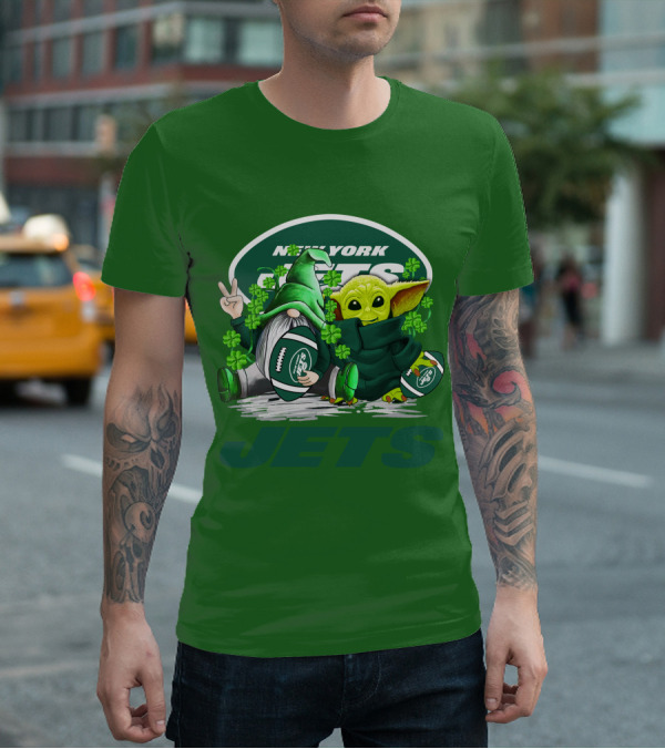 New York Jets Football St. Patrick's Day Baby Yoda And Gnome With Shamrocks T-Shirt
