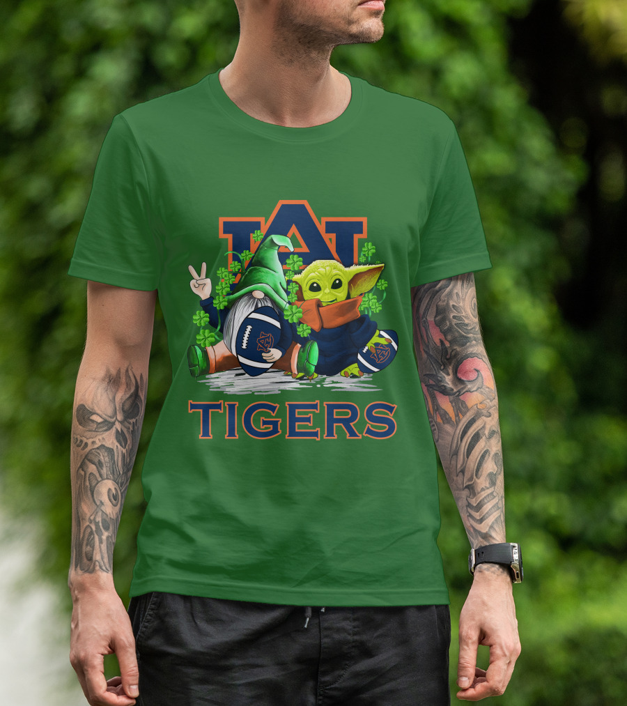 Auburn Tigers St. Patrick’s Day Football Gnome And Yoda Fan T-Shirt