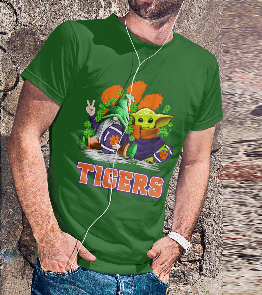 Clemson Tigers St. Patrick’s Day Football Gnome And Baby Yoda T-Shirt