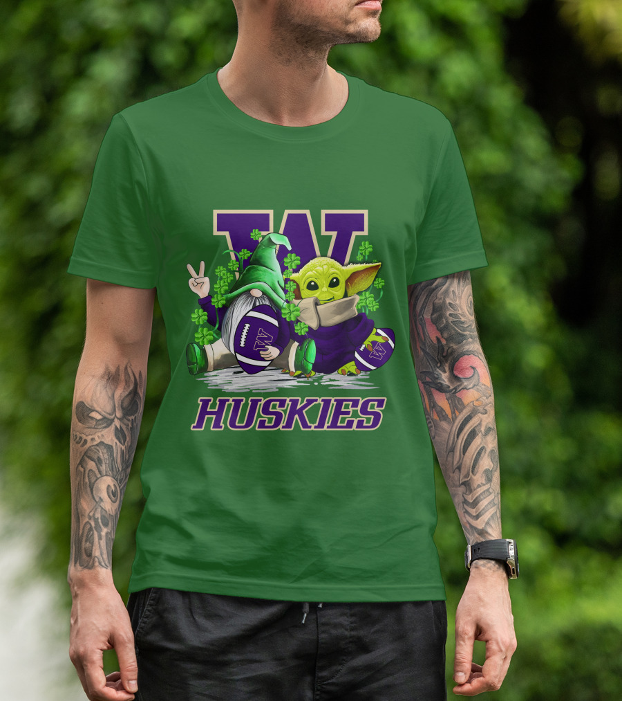 Washington Huskies Football St. Patrick’s Day Gnome And Baby Yoda With Shamrocks T-Shirt