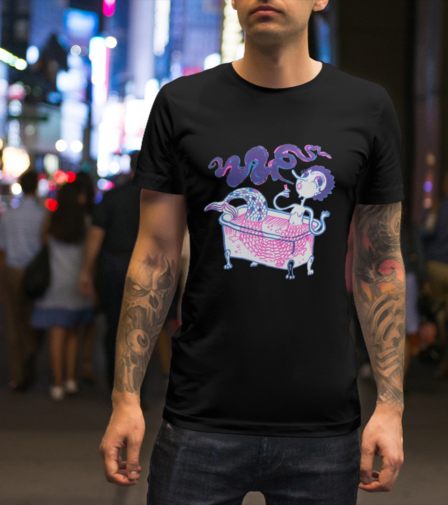 Mermaid Dans Baignoire Bathing Illustration With Pipe And Cosmic Hair T-Shirt
