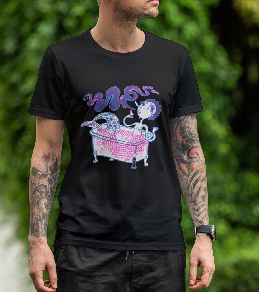 Mermaid Dans Baignoire Bathing Illustration With Pipe And Cosmic Hair T-Shirt