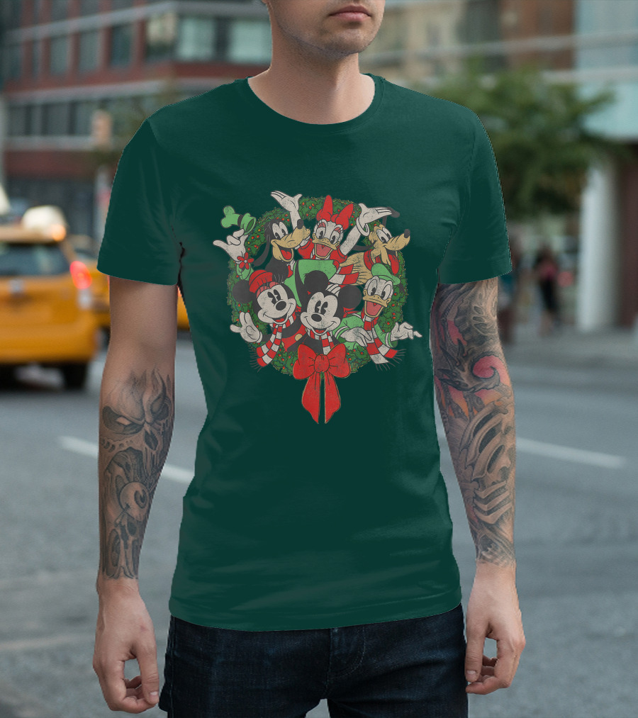 Disney Holiday Wreath Mickey Minnie Goofy Pluto Donald Christmas T-Shirt