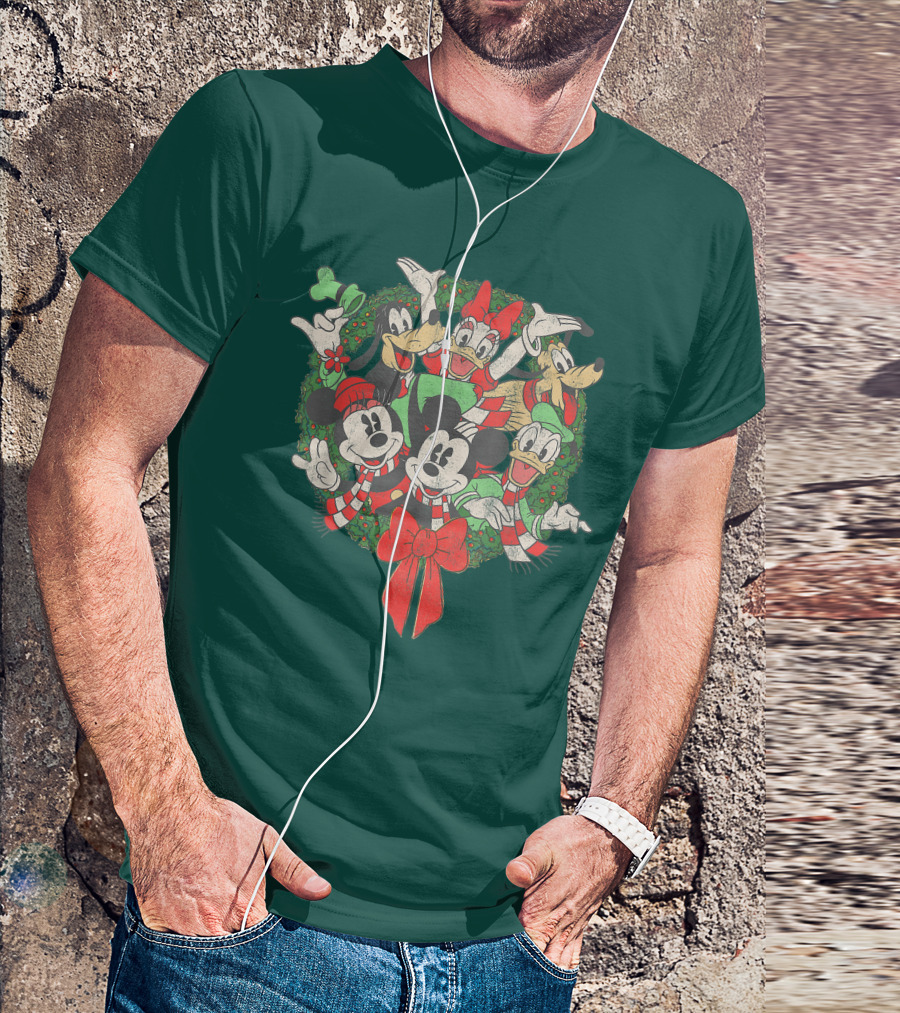 Disney Holiday Wreath Mickey Minnie Goofy Pluto Donald Christmas T-Shirt
