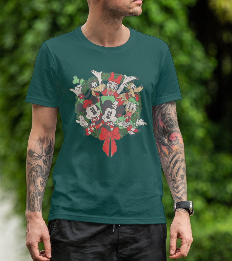 Disney Holiday Wreath Mickey Minnie Goofy Pluto Donald Christmas T-Shirt