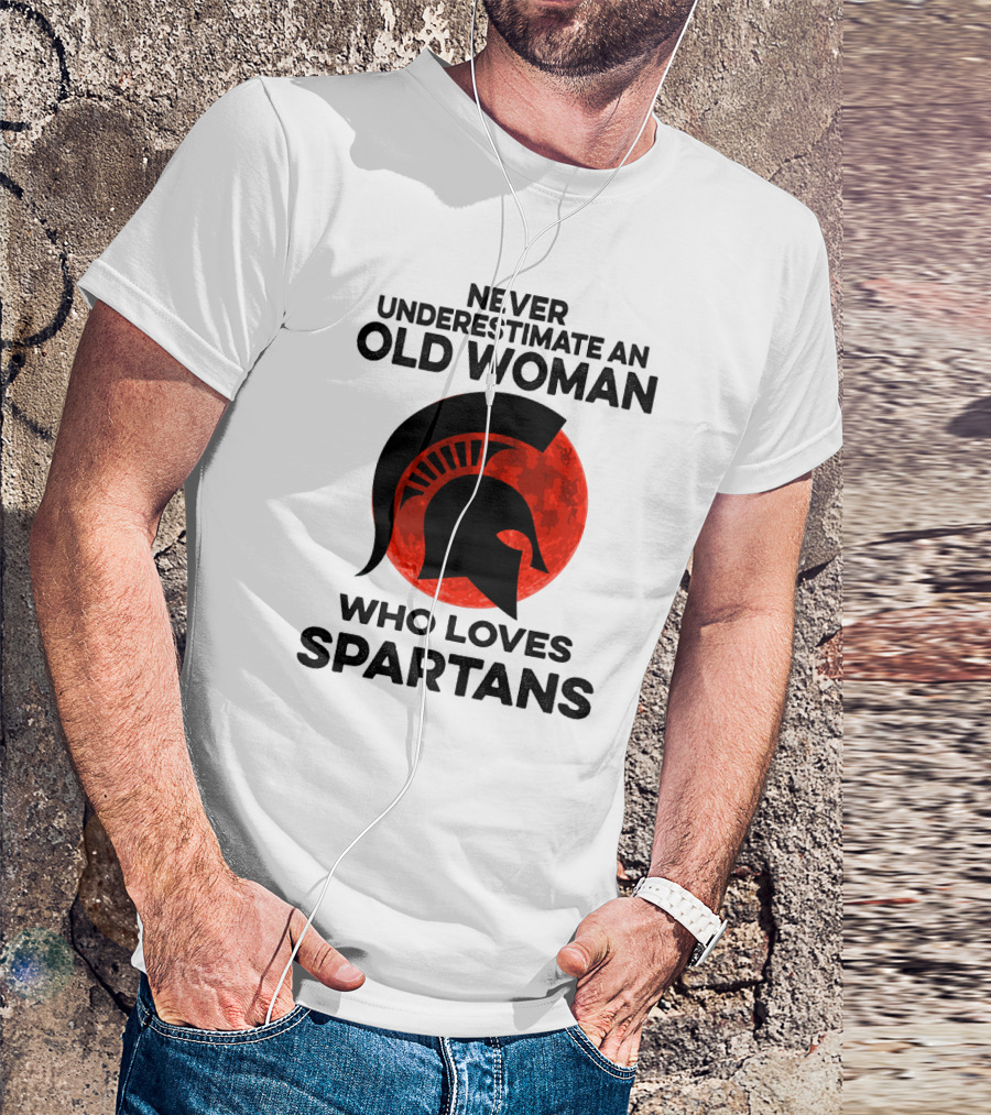 Never Underestimate An Old Woman Who Loves Michigan State Spartans T-Shirt