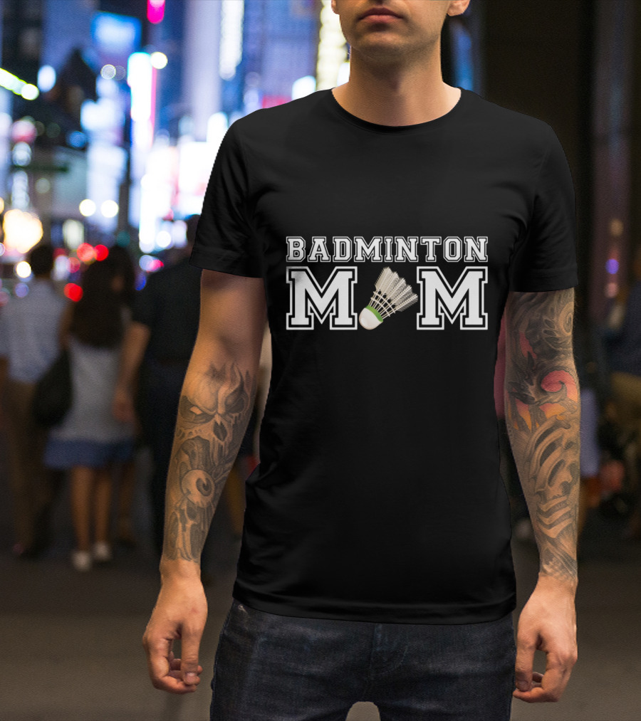 Badminton Mom Sports Enthusiast With Shuttlecock T-Shirt