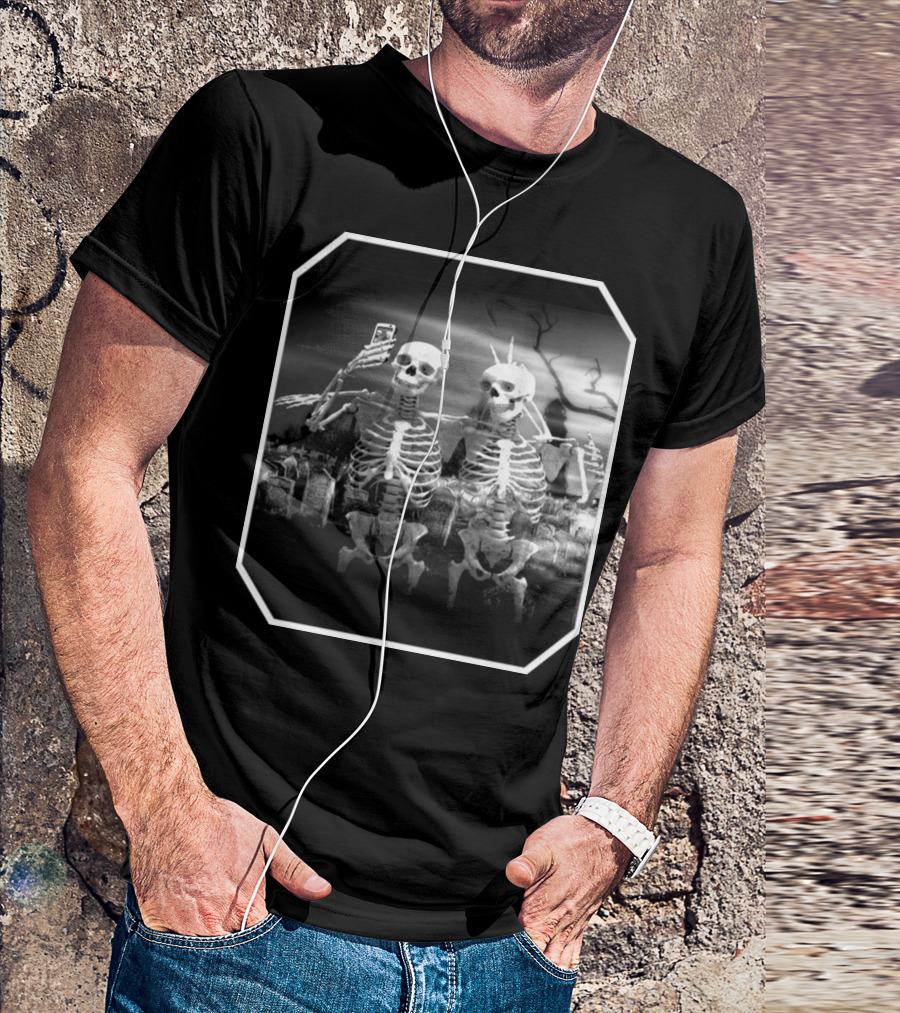 Skeleton Selfie In Spooky Graveyard Scene T-Shirt