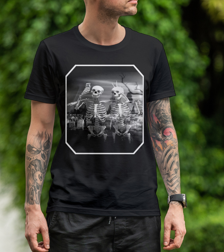 Skeleton Selfie In Spooky Graveyard Scene T-Shirt