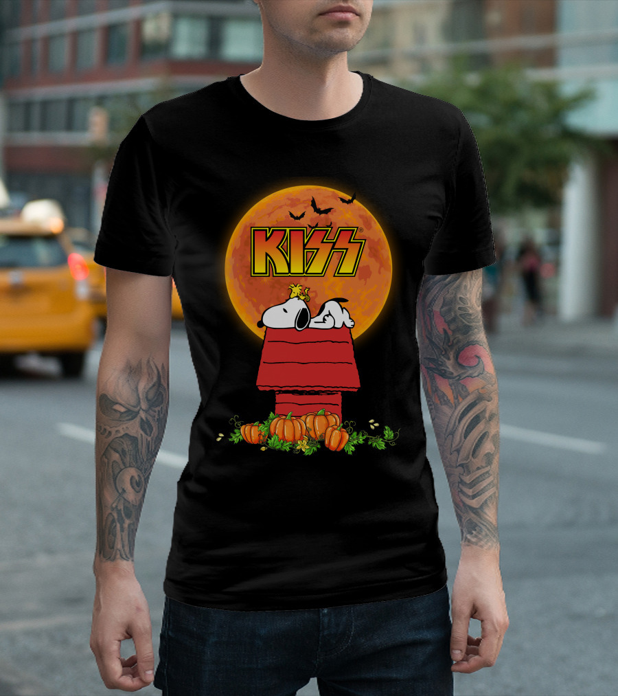 Kiss Halloween Snoopy Peanuts Moon Pumpkins T-Shirt