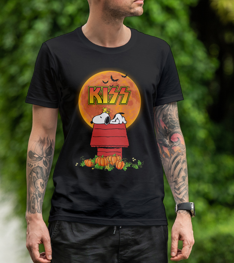 Kiss Halloween Snoopy Peanuts Moon Pumpkins T-Shirt