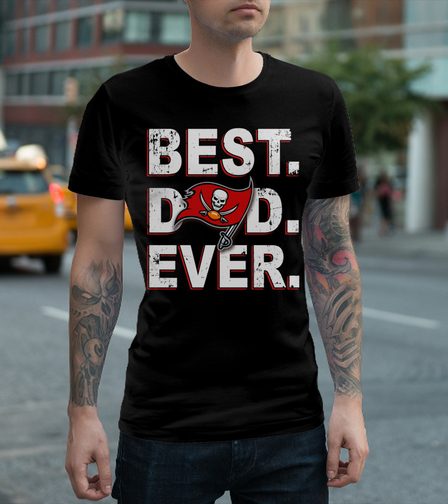 Best Dad Ever Buccaneers Flag Skull Football T-Shirt