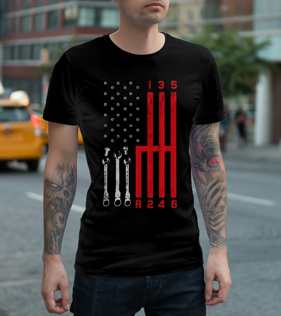 Car Mechanic Wrench Gear Shift American Flag 135 R246 T-Shirt