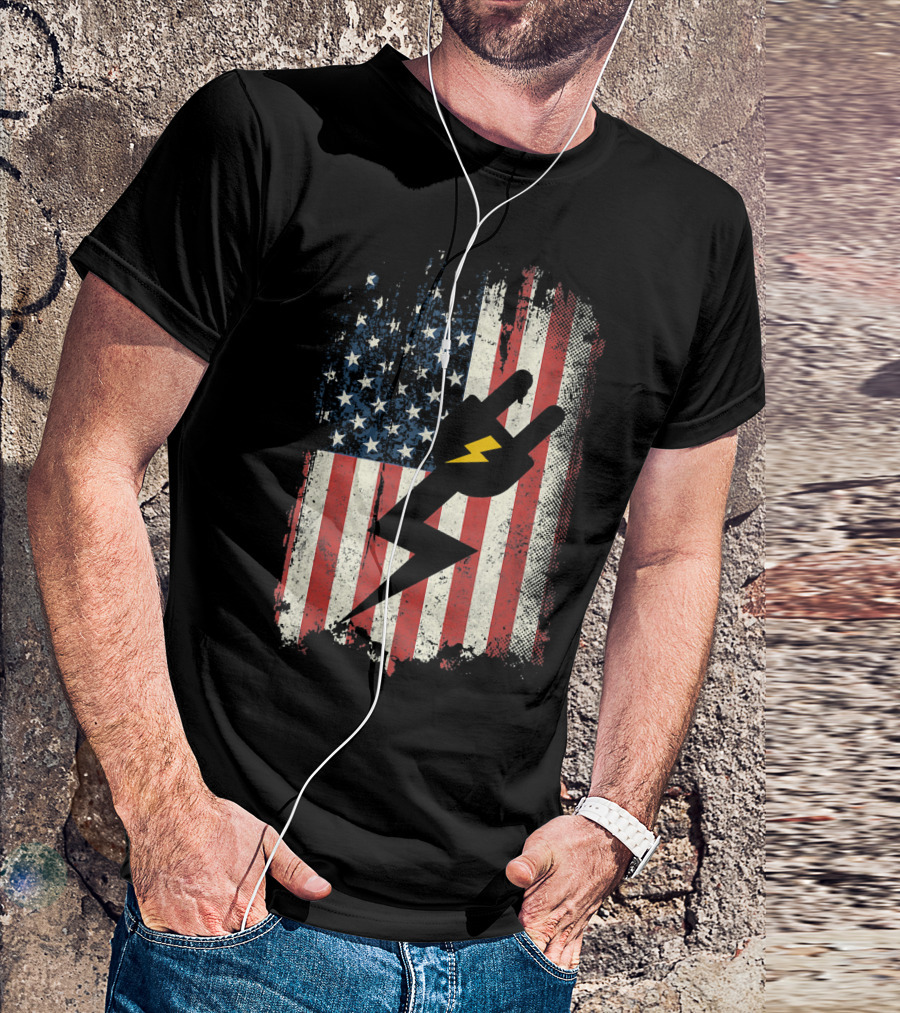 American Flag With Electrical Plug Lightning Bolt Symbol Lineman T-Shirt