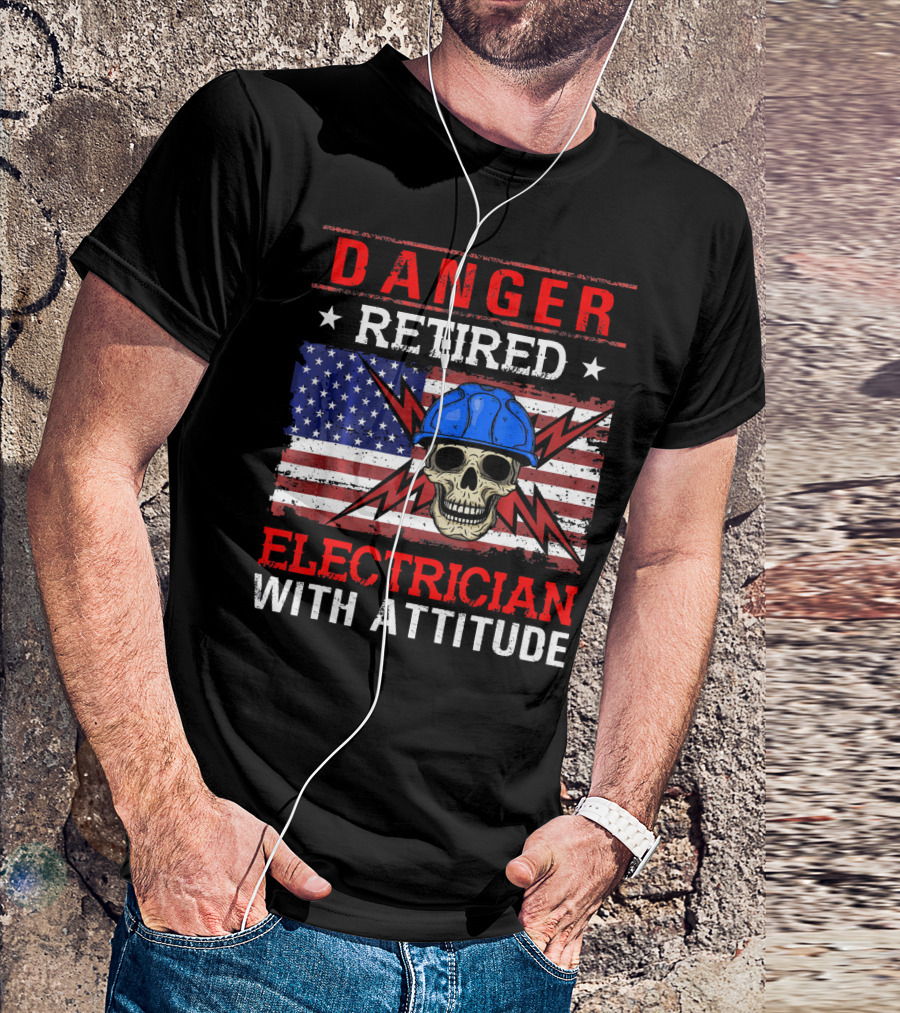DANGER RETIRED ELECTRICIAN WITH ATTITUDE USA FLAG SKULL HARD HAT LIGHTNING T-Shirt