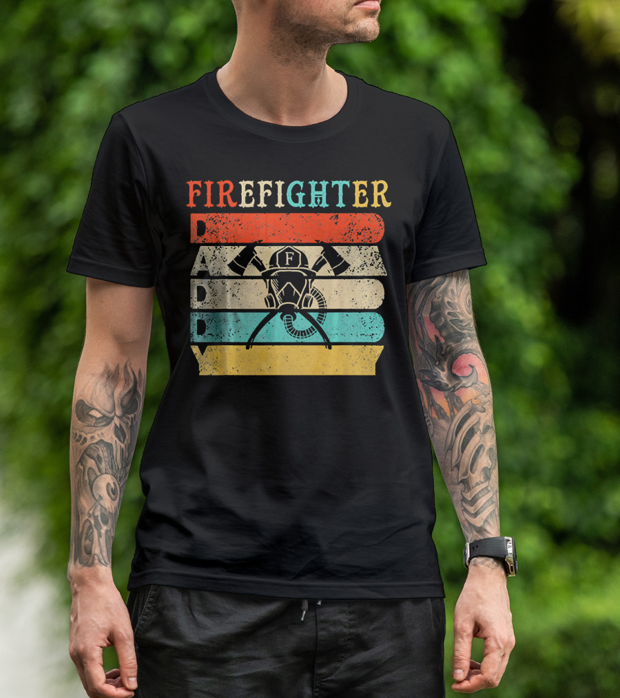FIRE FIGHTER DADDY Vintage Helmet And Axes Retro Text T-Shirt