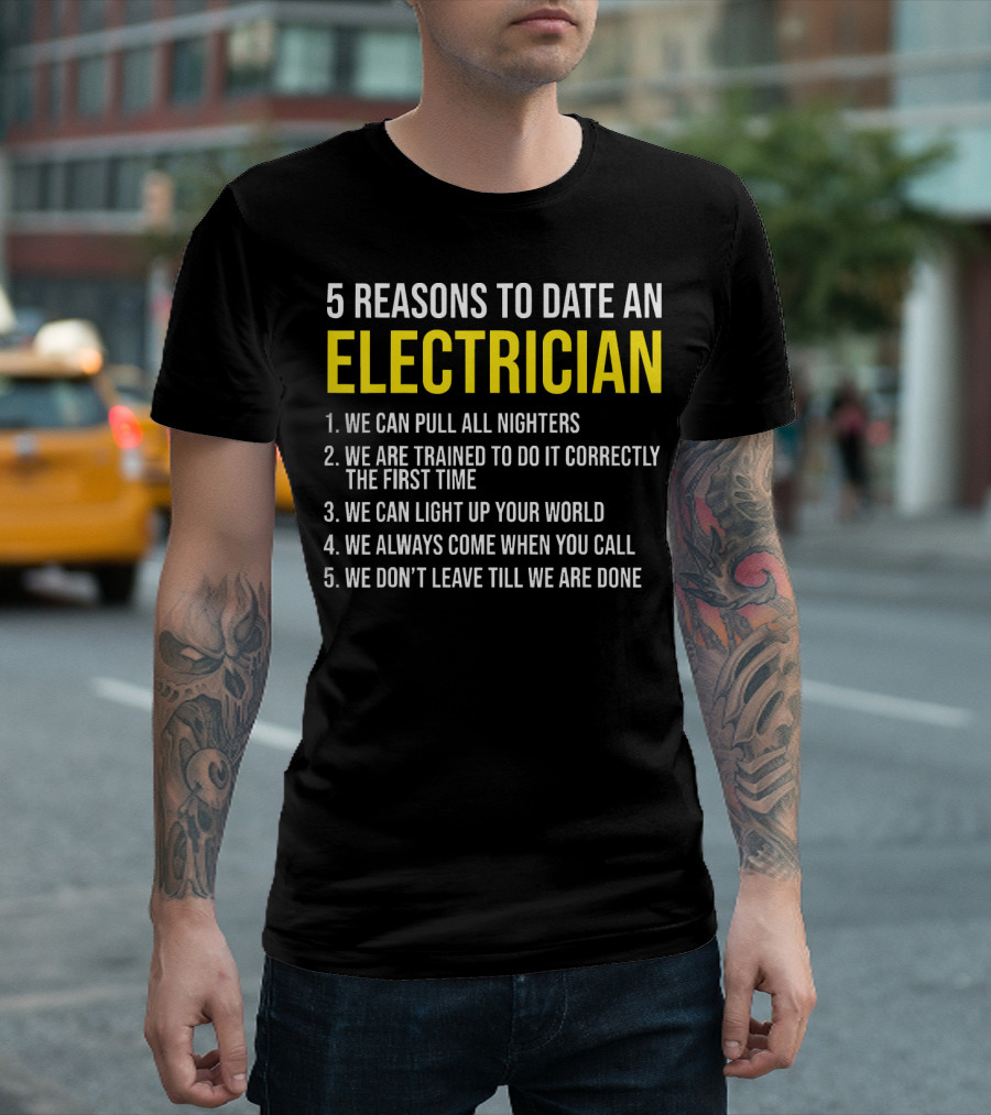 5 Reasons to Date an Electrician Funny Dating Facts T-Shirt