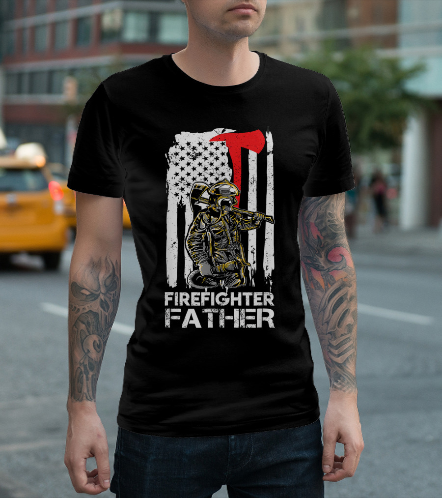 Firefighter Father American Flag Thin Red Line Axe Kneeling Fireman T-Shirt