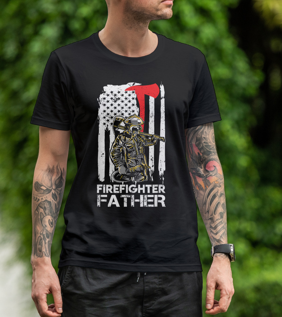 Firefighter Father American Flag Thin Red Line Axe Kneeling Fireman T-Shirt