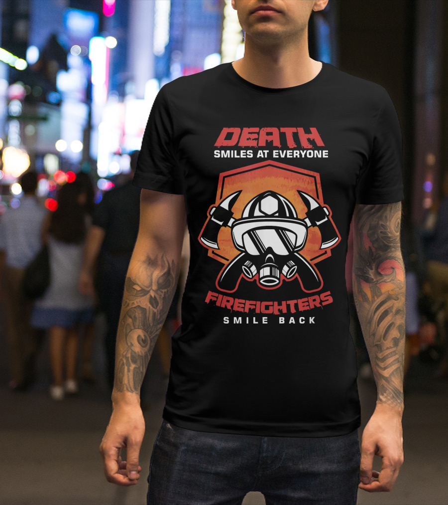 Death Smiles At Everyone Firefighters Smile Back Helmet Axes Badge T-Shirt