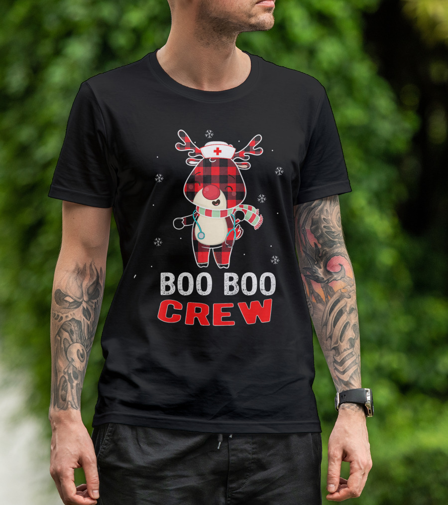 Funny Cute Reindeer Plaid Boo Boo Crew Nurse Stethoscope Snowflakes T-Shirt