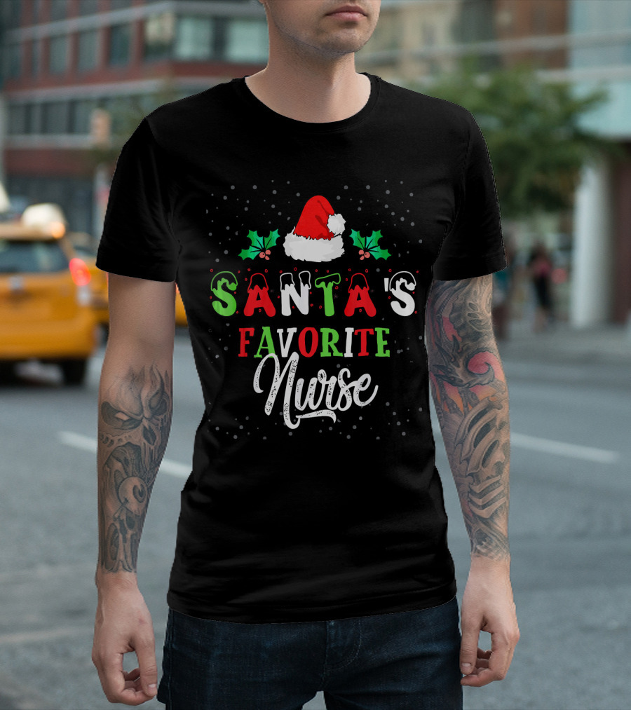Santa's Favorite Nurse Santa Hat Christmas Holly Berries T-Shirt