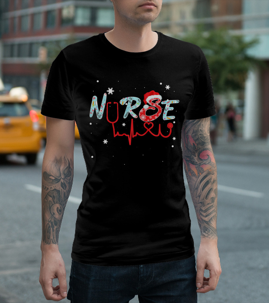 Christmas Funny Nurse Heartbeat Snowflakes And Santa Hat T-Shirt