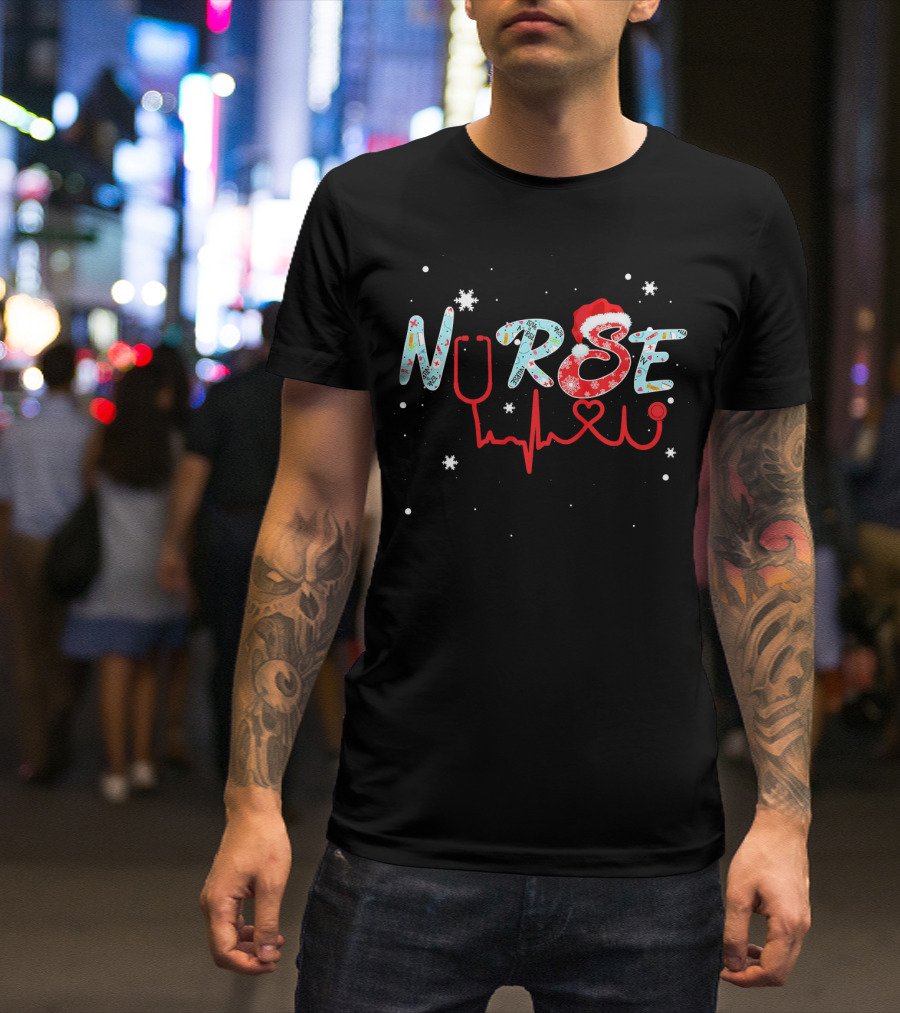 Christmas Funny Nurse Heartbeat Snowflakes And Santa Hat T-Shirt