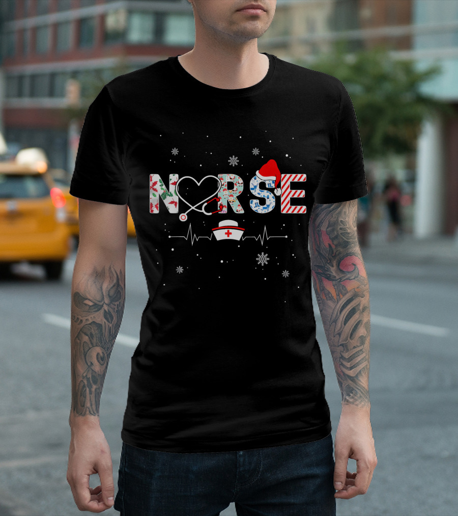Nurse Christmas Santa Hat Stethoscope Heartbeat Snowflakes T-Shirt