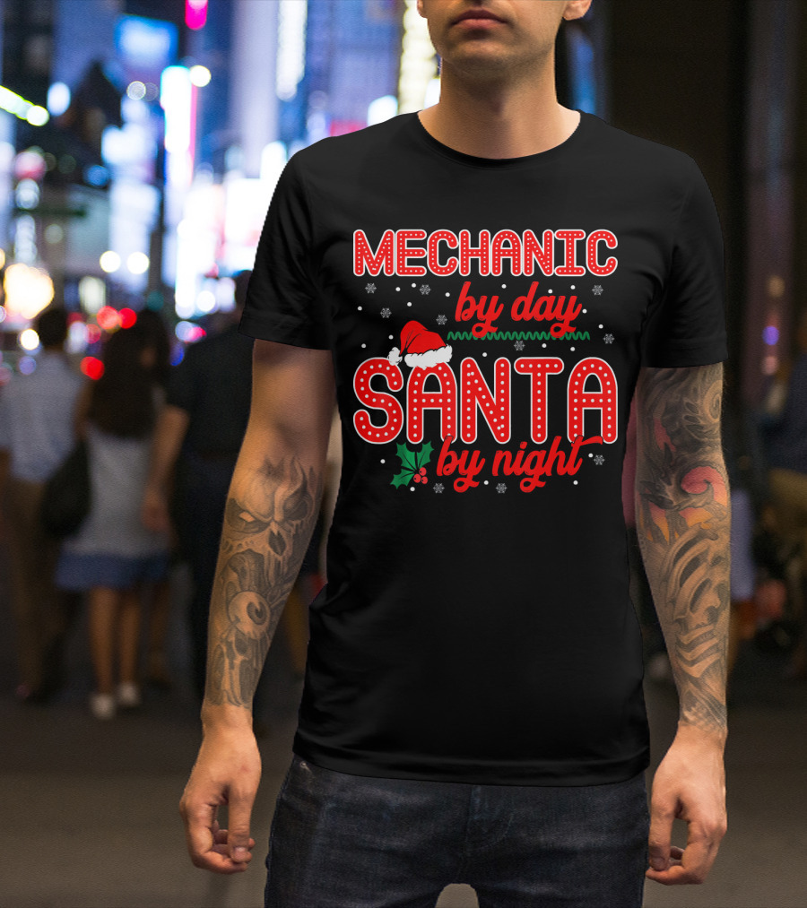 MECHANIC BY DAY SANTA BY NIGHT CHRISTMAS THEMED SANTA HAT HOLLY SNOWFLAKES T-Shirt