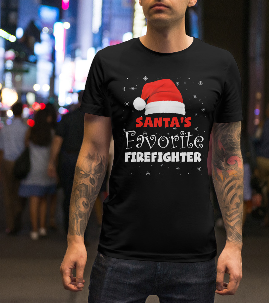 Santa's Favorite Firefighter Santa Hat Christmas Snowflakes T-Shirt