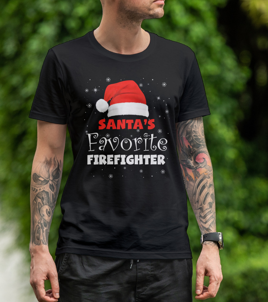 Santa's Favorite Firefighter Santa Hat Christmas Snowflakes T-Shirt