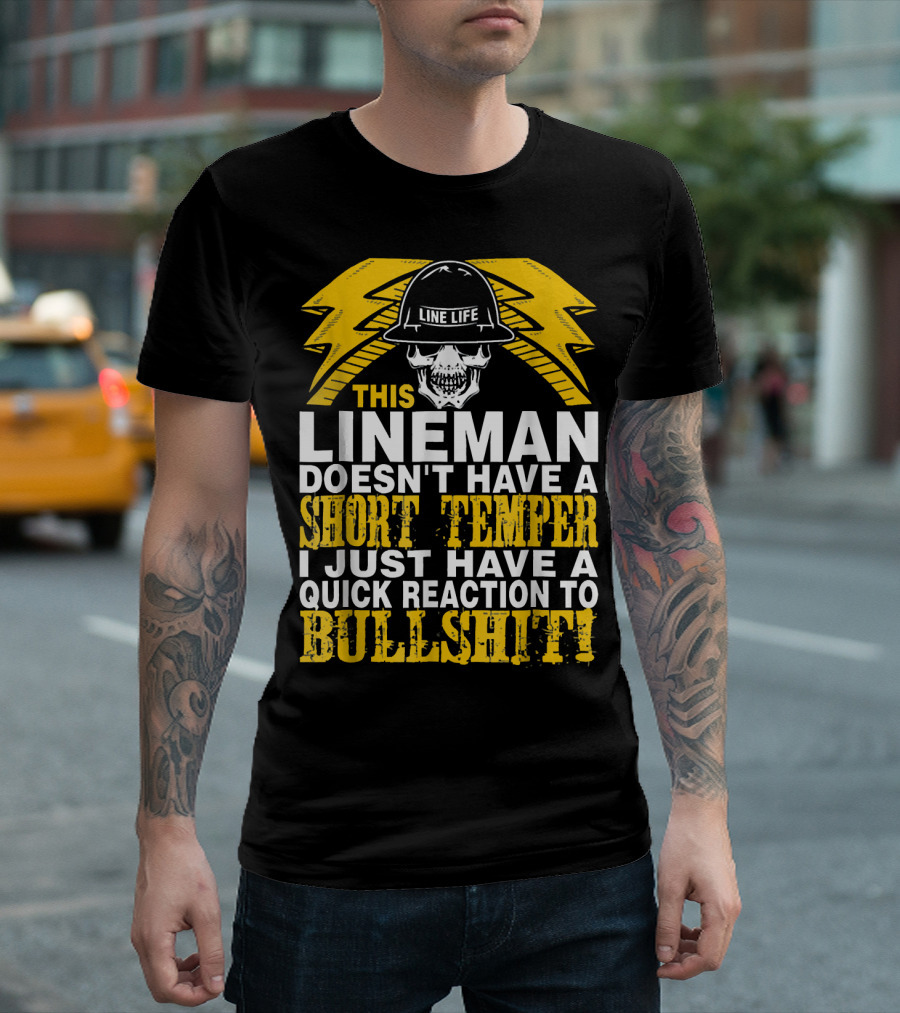 THIS LINEMAN DOESN'T HAVE A SHORT TEMPER I JUST HAVE A QUICK REACTION TO BULLSHIT LINELIFE SKULL HELMET WITH YELLOW LIGHTNING BOLTS T-Shirt
