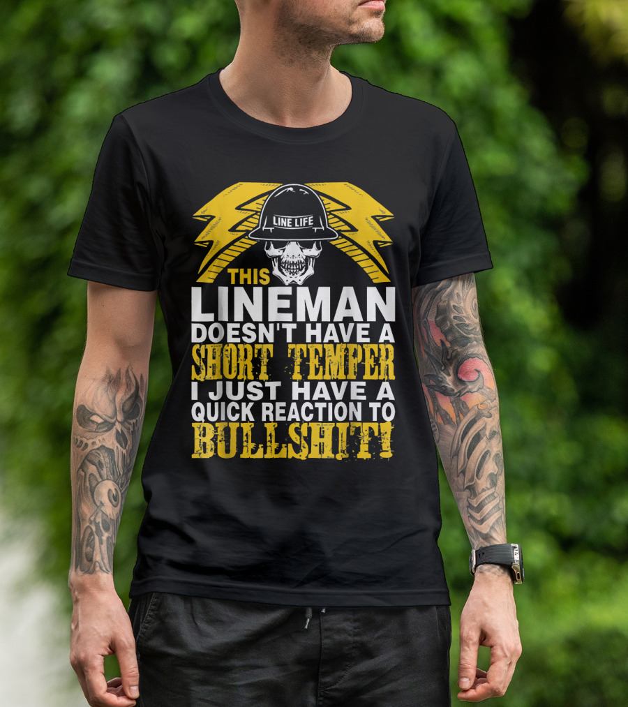 THIS LINEMAN DOESN'T HAVE A SHORT TEMPER I JUST HAVE A QUICK REACTION TO BULLSHIT LINELIFE SKULL HELMET WITH YELLOW LIGHTNING BOLTS T-Shirt