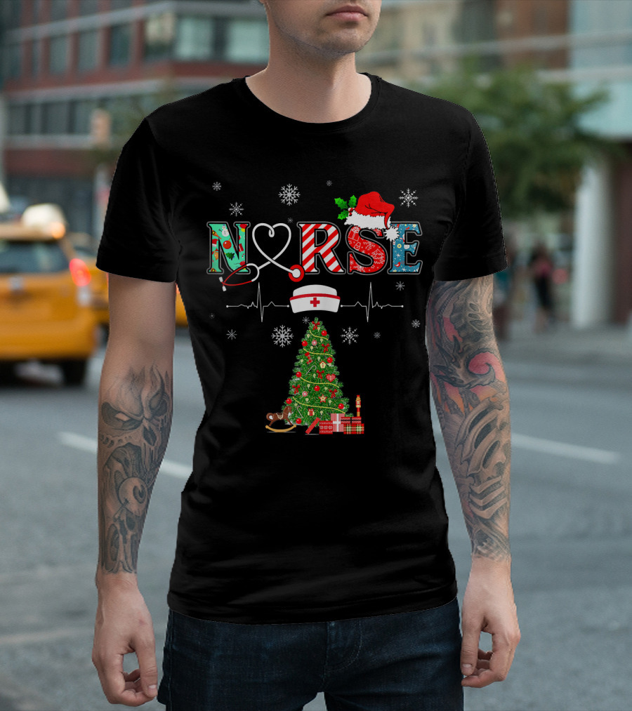 Nurse Christmas Stethoscope Heartbeat Tree Snowflakes Santa Hat T-Shirt