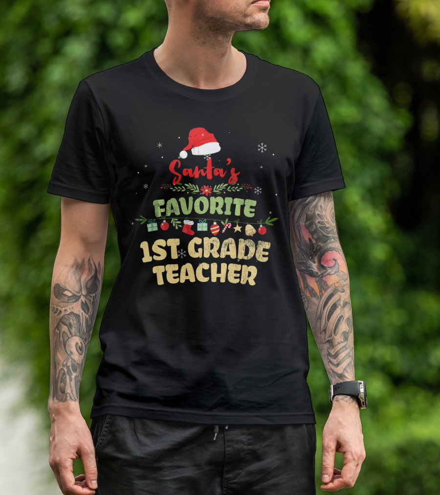 Santa's Favorite 1st Grade Teacher Christmas Decorative Theme With Gifts And Ornaments T-Shirt