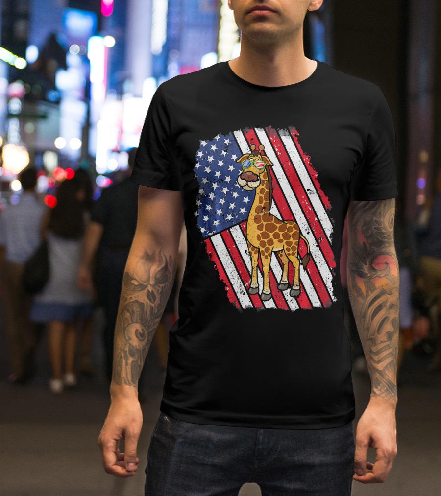 Giraffe With American Flag Sunglasses And Stars And Stripes Background T-Shirt