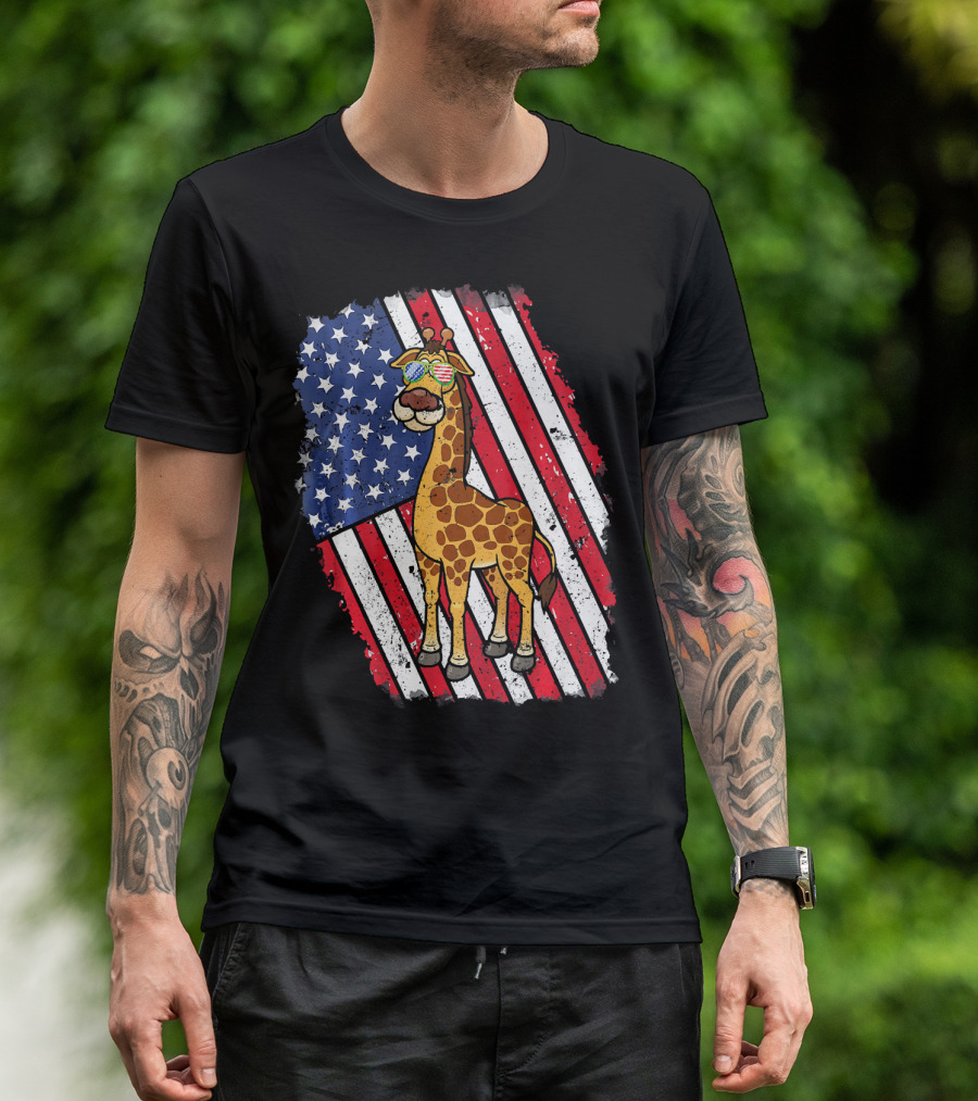 Giraffe With American Flag Sunglasses And Stars And Stripes Background T-Shirt