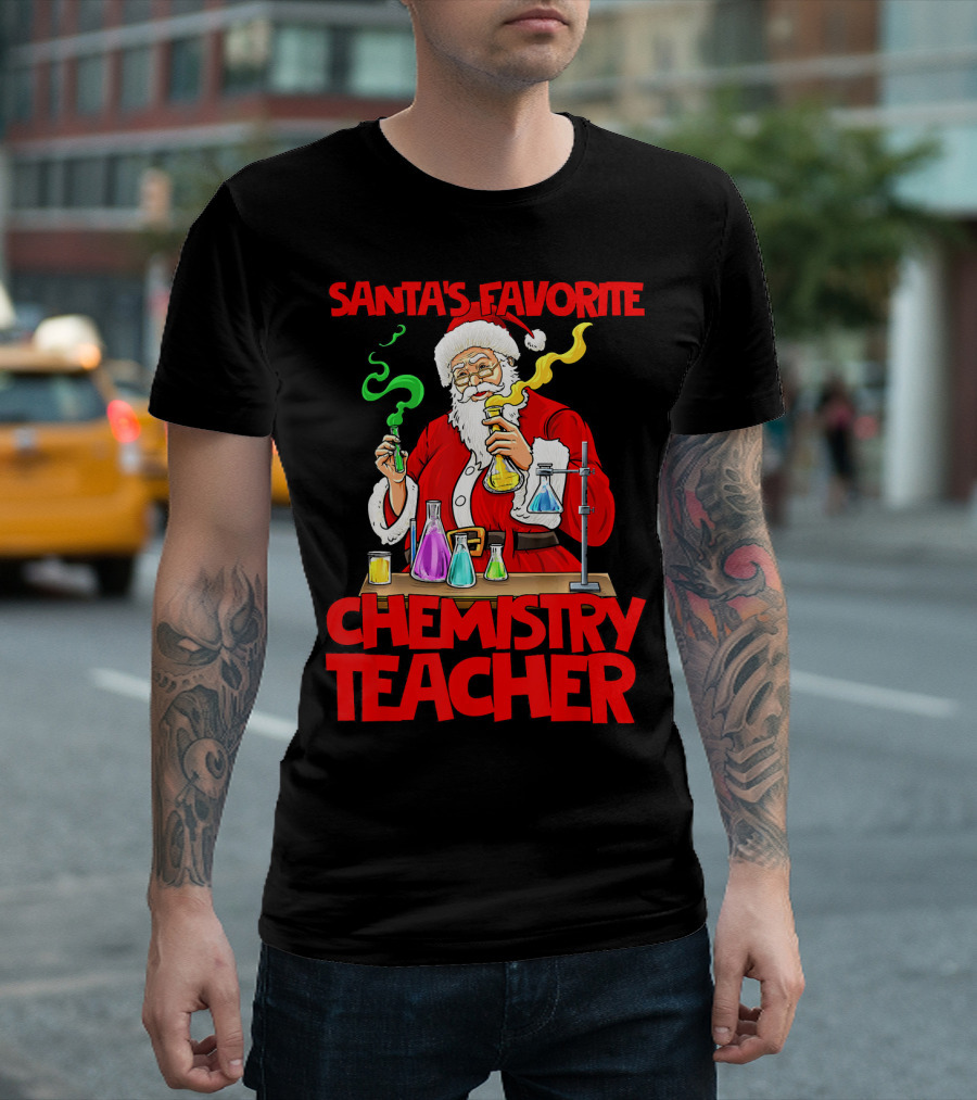 Santa's Favorite Chemistry Teacher Holiday STEM Santa Claus Mixing Chemicals T-Shirt