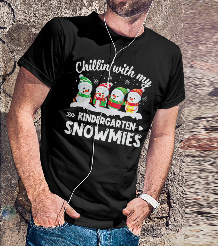 Chillin' With My Kindergarten Snowmies Christmas Teacher T-Shirt