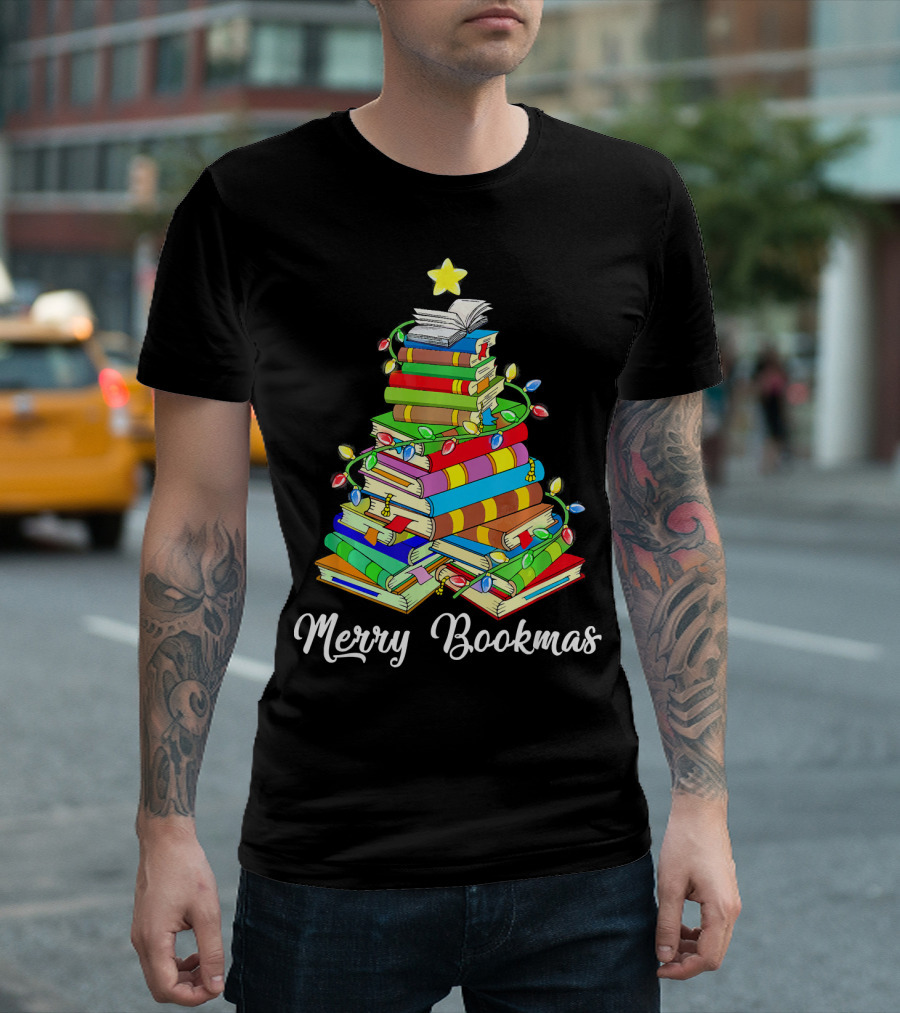 Merry Bookmas Books Christmas Tree Reading Lights T-Shirt