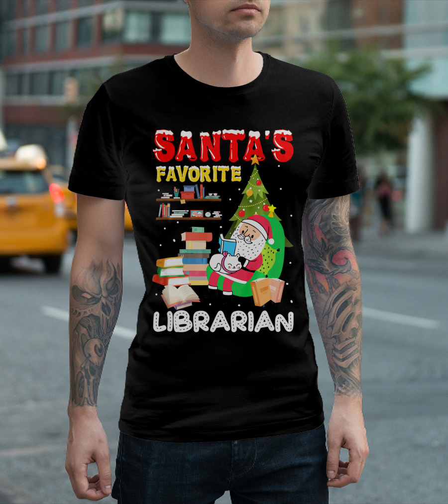 Santa's Favorite Librarian Christmas Holiday Santa Reading With Books And Tree T-Shirt