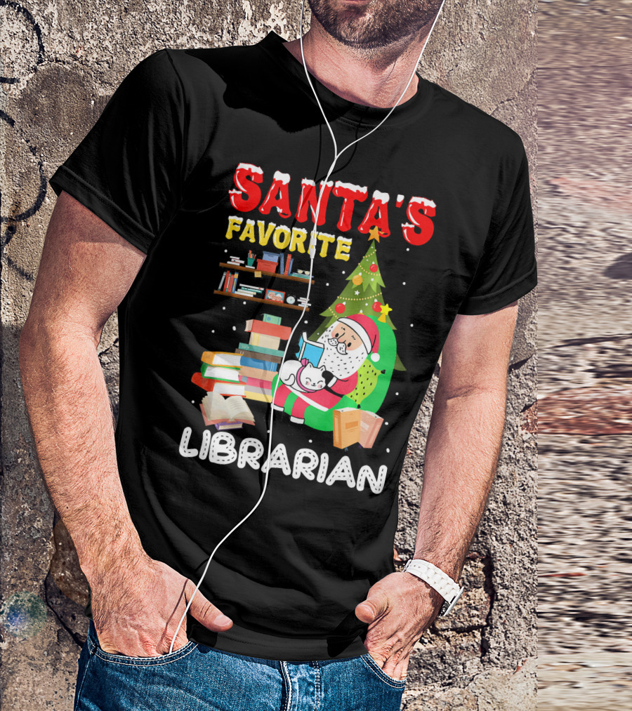 Santa's Favorite Librarian Christmas Holiday Santa Reading With Books And Tree T-Shirt