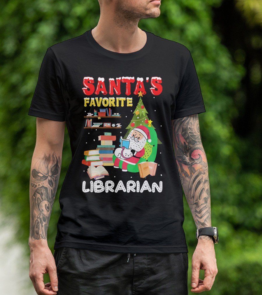 Santa's Favorite Librarian Christmas Holiday Santa Reading With Books And Tree T-Shirt