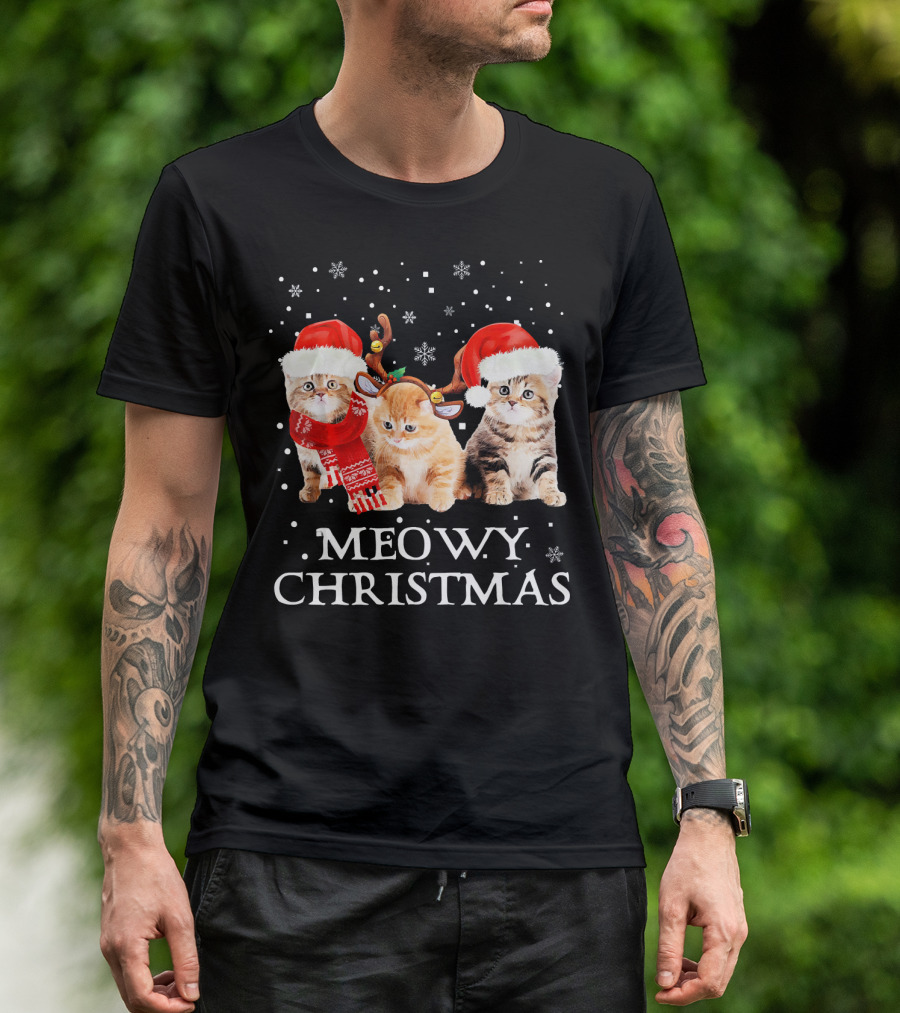 Meowy Christmas Kitten Cats In Santa Hats With Snowflakes T-Shirt